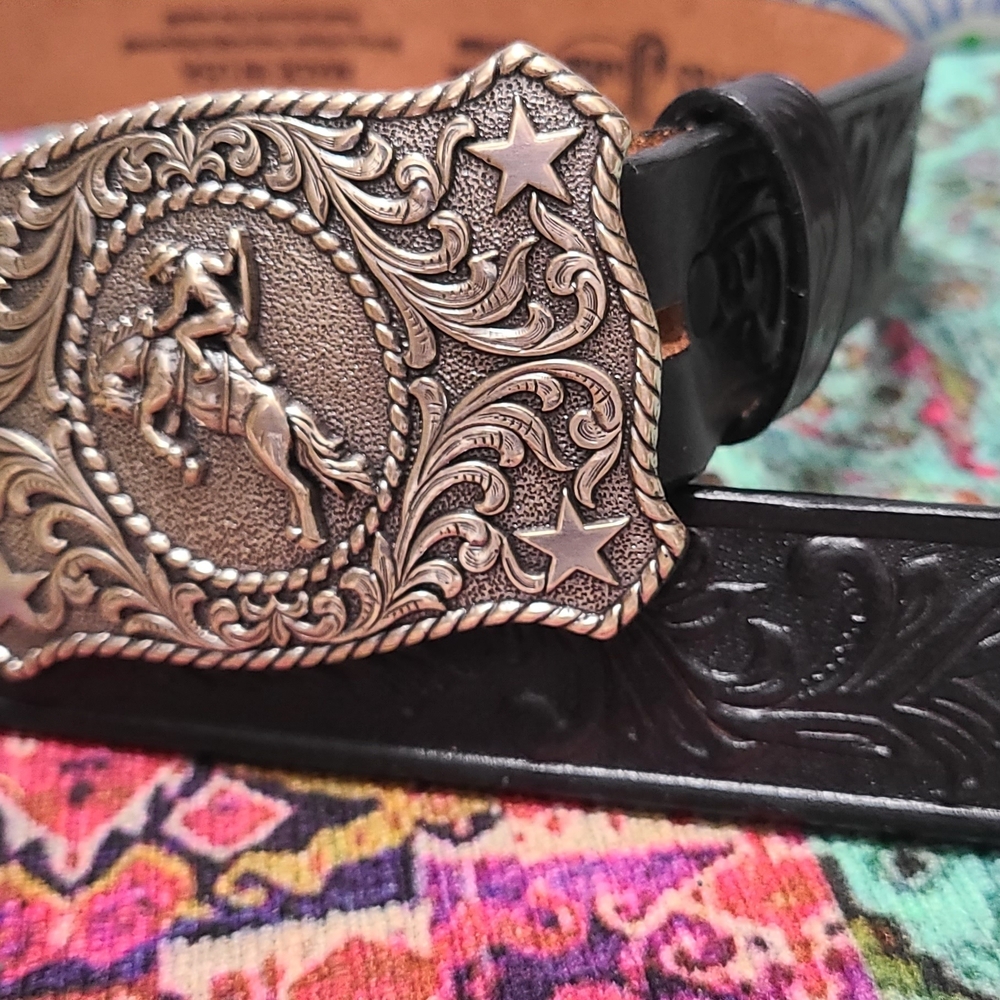 Western Cowboy Belt Buckle - Silver and Black - Picture 4 of 4